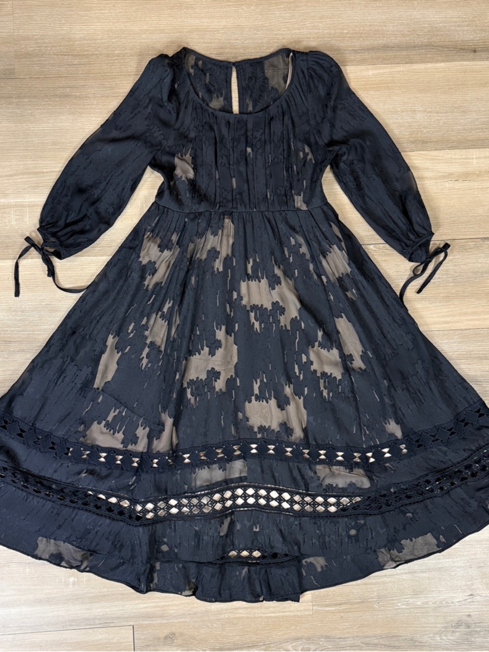 Maeve Black & Nude Sheer Lace Overlay Pleated Midi Dress Anthropologie | Size 00